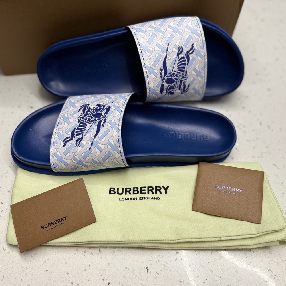 Burberry Men’s Slippers – Size 42 – Perfect Father’s Day Gift - Gently Used - Picture 3 of 5